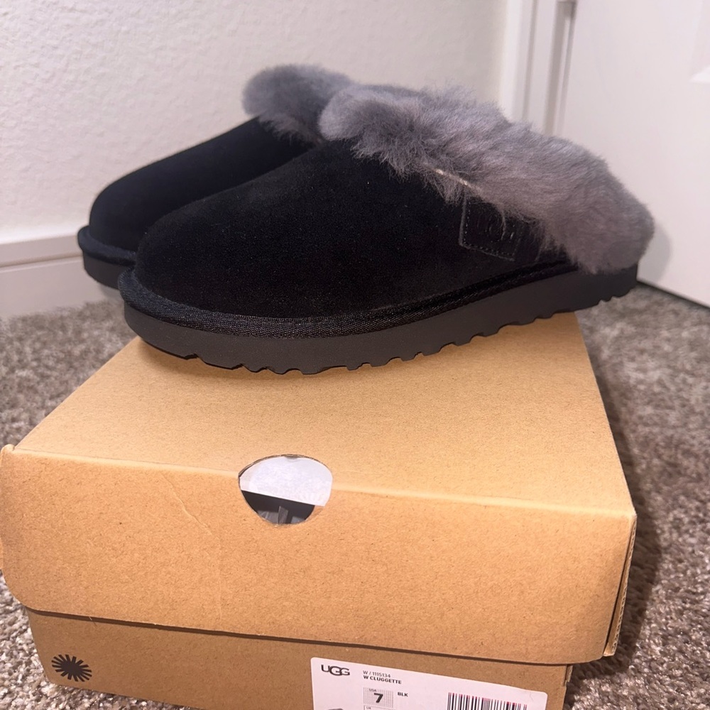 UGG CLUGGETTE BLACK SIZE 7 women  Ready to ship ! Brand new never worn